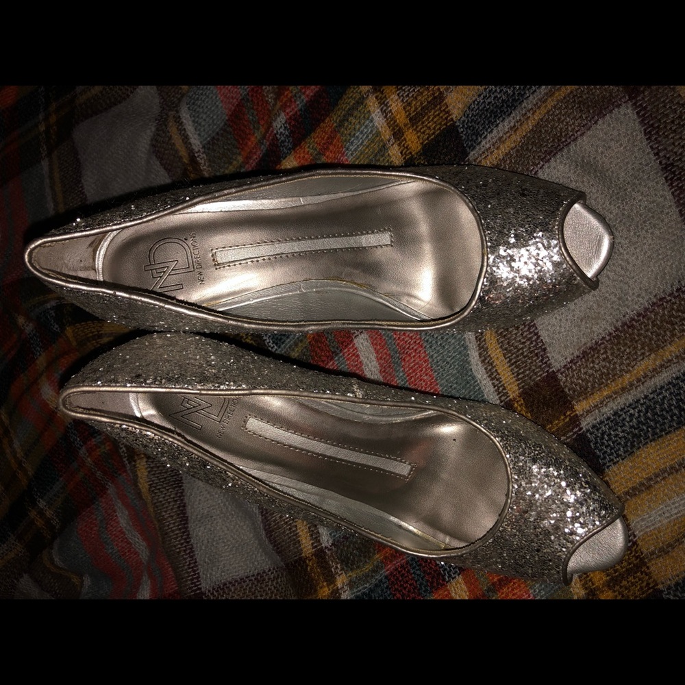 New Directions Bella Silver Peep Toe heels